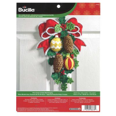 BUCILLA FELT APLQ - PINECONE & HOLLY WALL HANGING